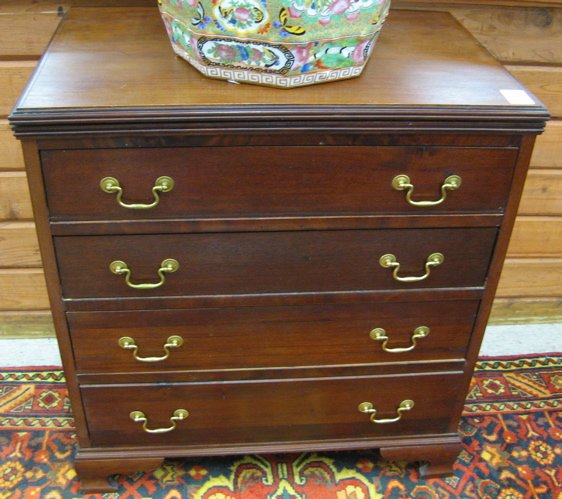 FEDERAL STYLE MAHOGANY BACHELOR CHEST, Howard Zie