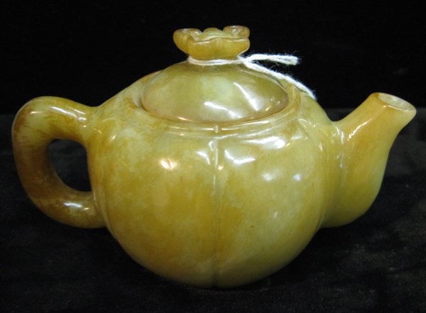 A CHINESE JADE TEAPOT AND WATER COUPE: the hand c - 3