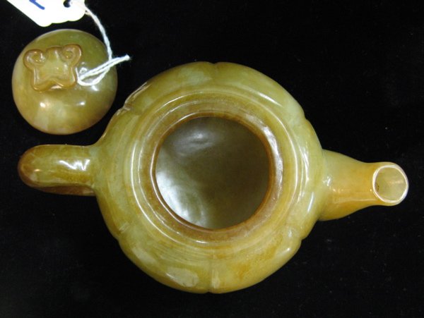 A CHINESE JADE TEAPOT AND WATER COUPE: the hand c - 4