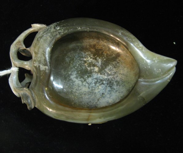 A CHINESE JADE TEAPOT AND WATER COUPE: the hand c - 8
