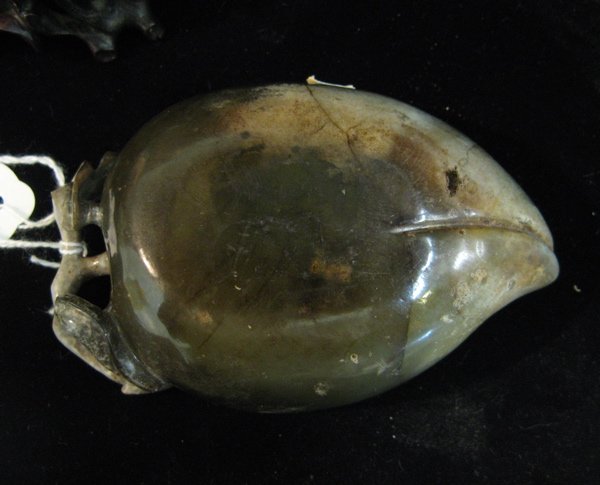 A CHINESE JADE TEAPOT AND WATER COUPE: the hand c - 9