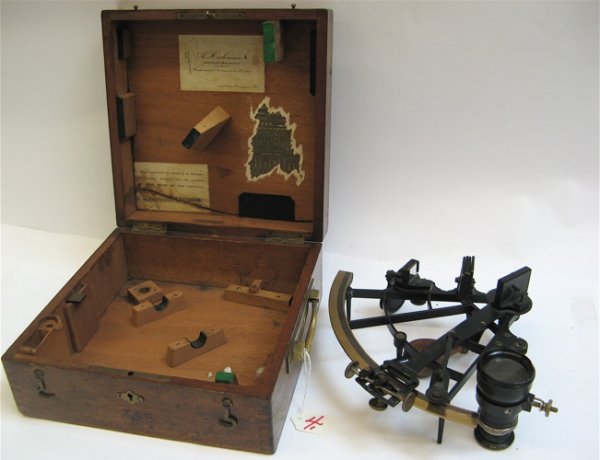FRENCH SEXTANT with lens in hardwood fitted covered