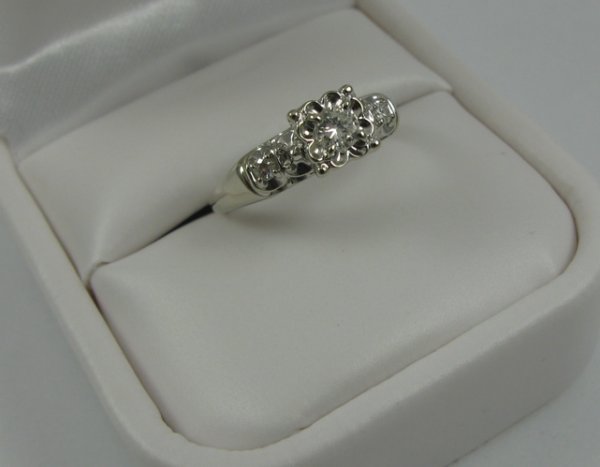 DIAMOND AND 14K WHITE GOLD RING, set with three r