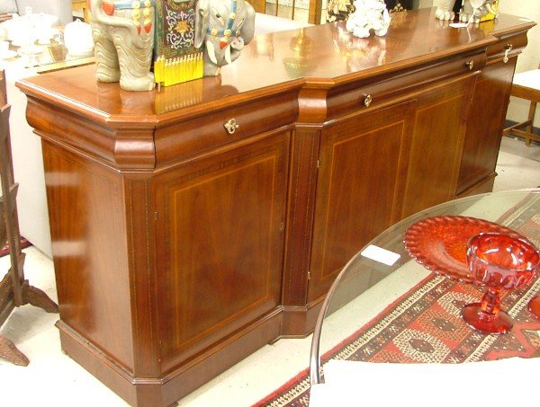 FEDERAL STYLE MAHOGANY BREAKFRONT BUFFET, having t