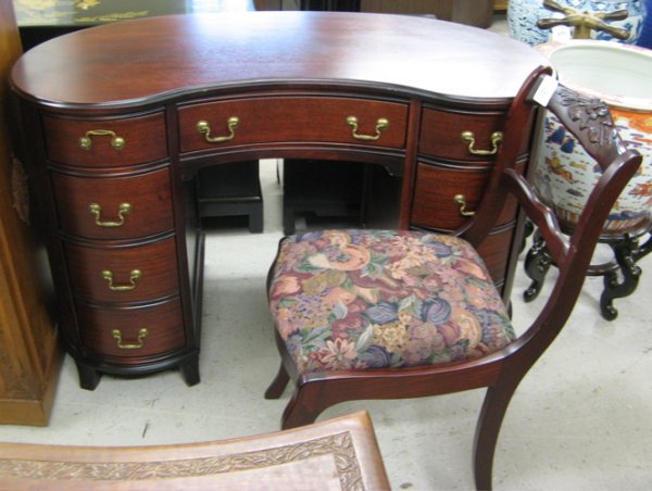 FEDERAL STYLE MAHOGANY KIDNEY DESK AND CHAIR, Ame