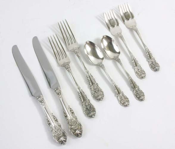 WALLACE STERLING SILVER FLATWARE SET, 32 pieces, s