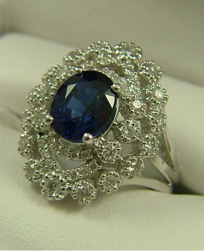 SAPPHIRE, DIAMOND AND EIGHTEEN KARAT GOLD RING. 