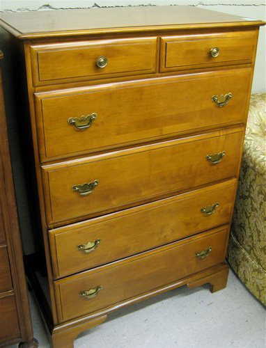 490 Three Piece Maple Bedroom Furniture Set Crawford