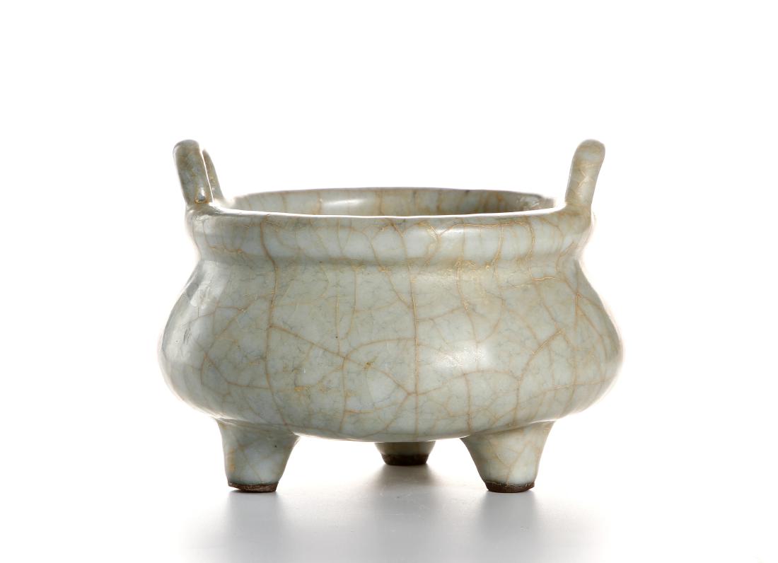 Chinese Kuan-Type Tripod Incense Burner (1 of 9)