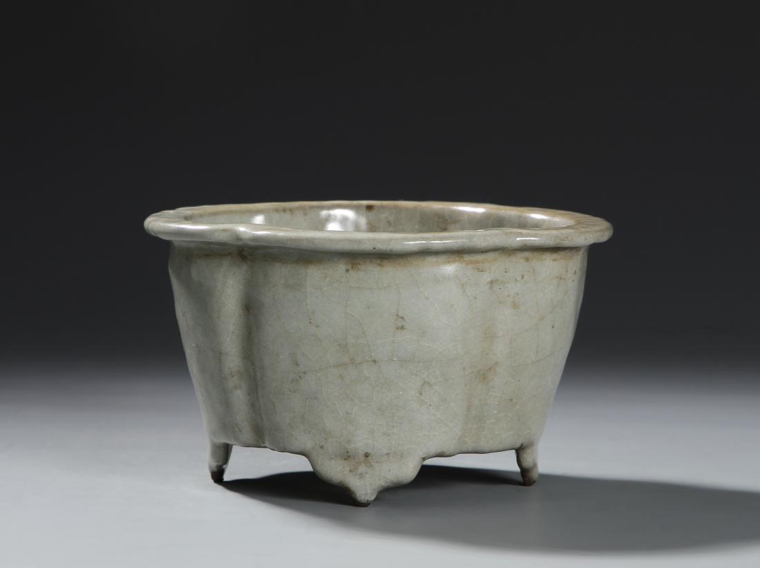Chinese Crackle Glazed Guan-Type Lobed Planter (1 of 8)