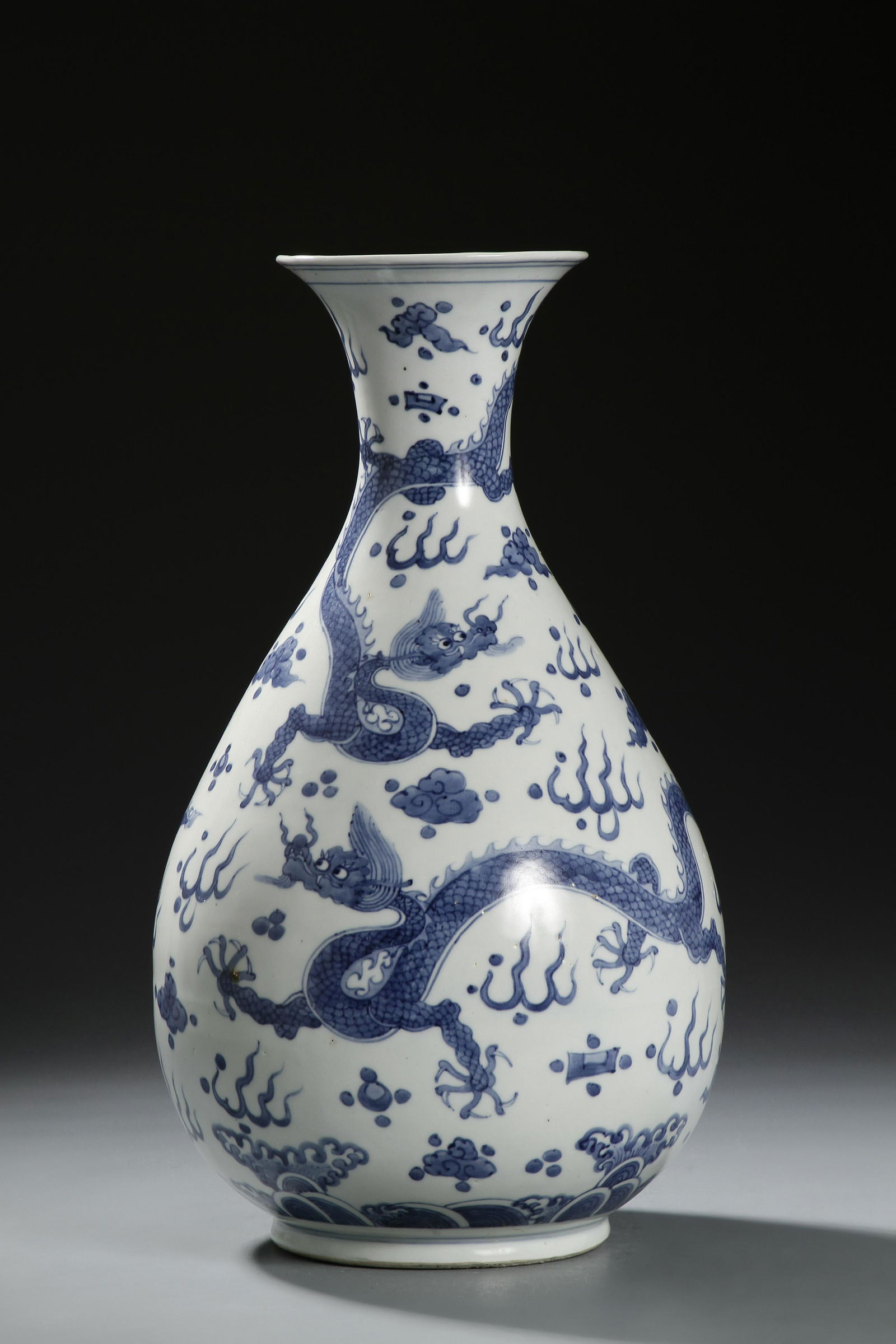 Large Blue/White 'Dragon' Yuhuchuan Vase (1 of 12)
