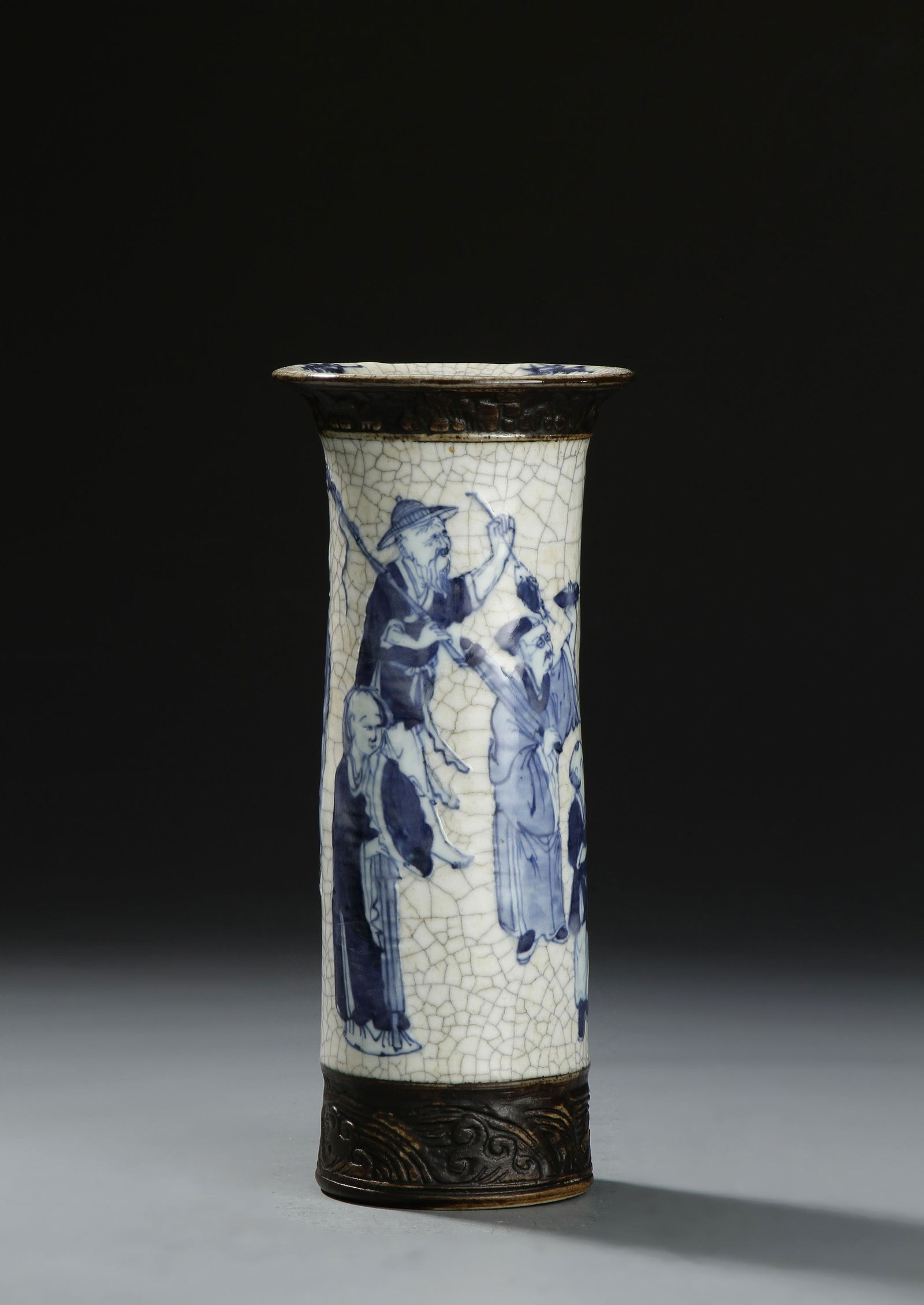 Chinese Blue and White Crackled Glazed Beaker Vase Apr 04, 2020