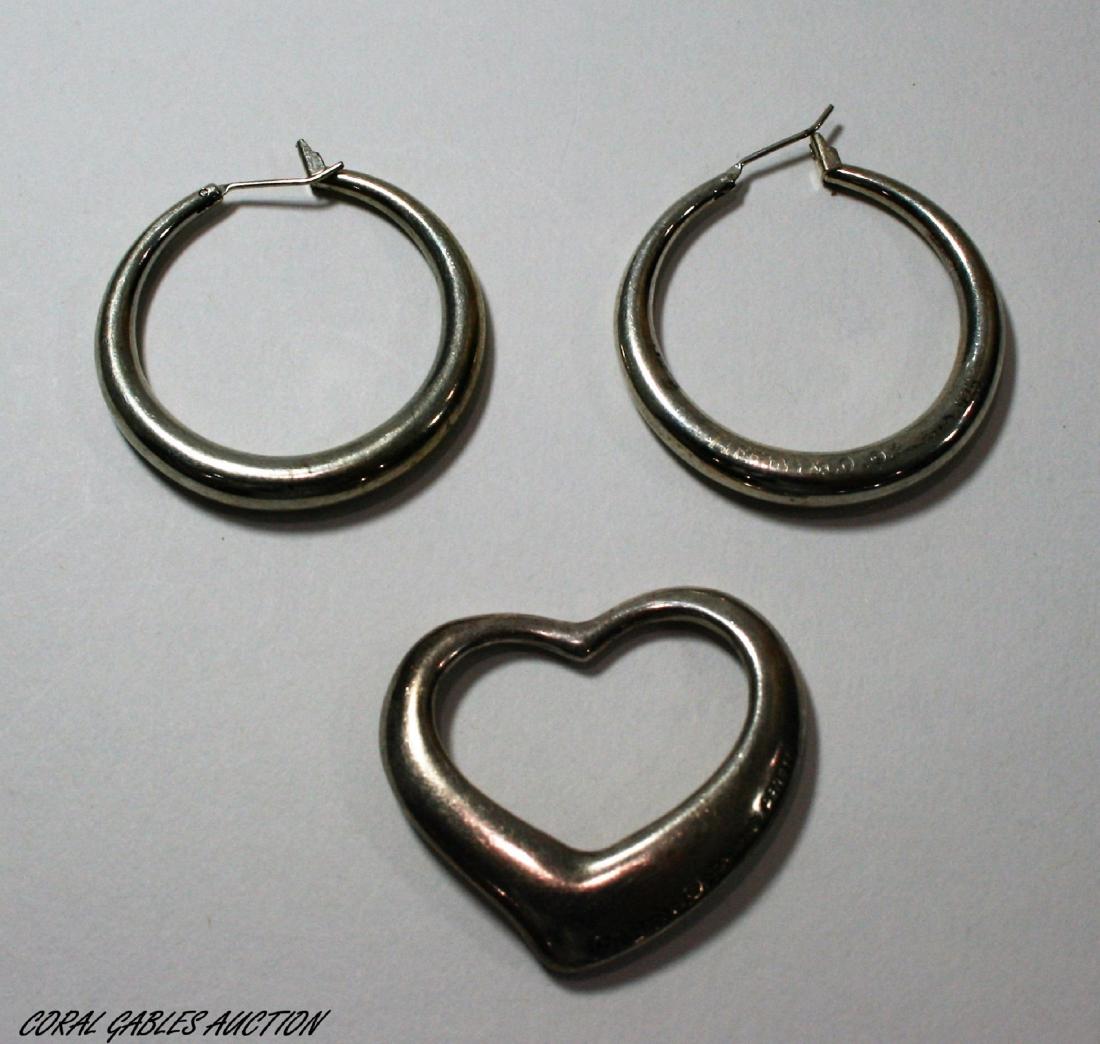 Pair of rings and a Tiffany pendant: Pair of rings and a Tiffany pendant