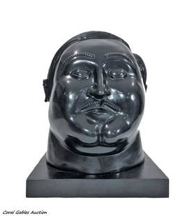 Bronze sculpture, signed Botero: Bronze sculpture, signed Botero. This is the sculpture number four of six were made. Measure 16 1/2"in H x 13 1/4"in W.