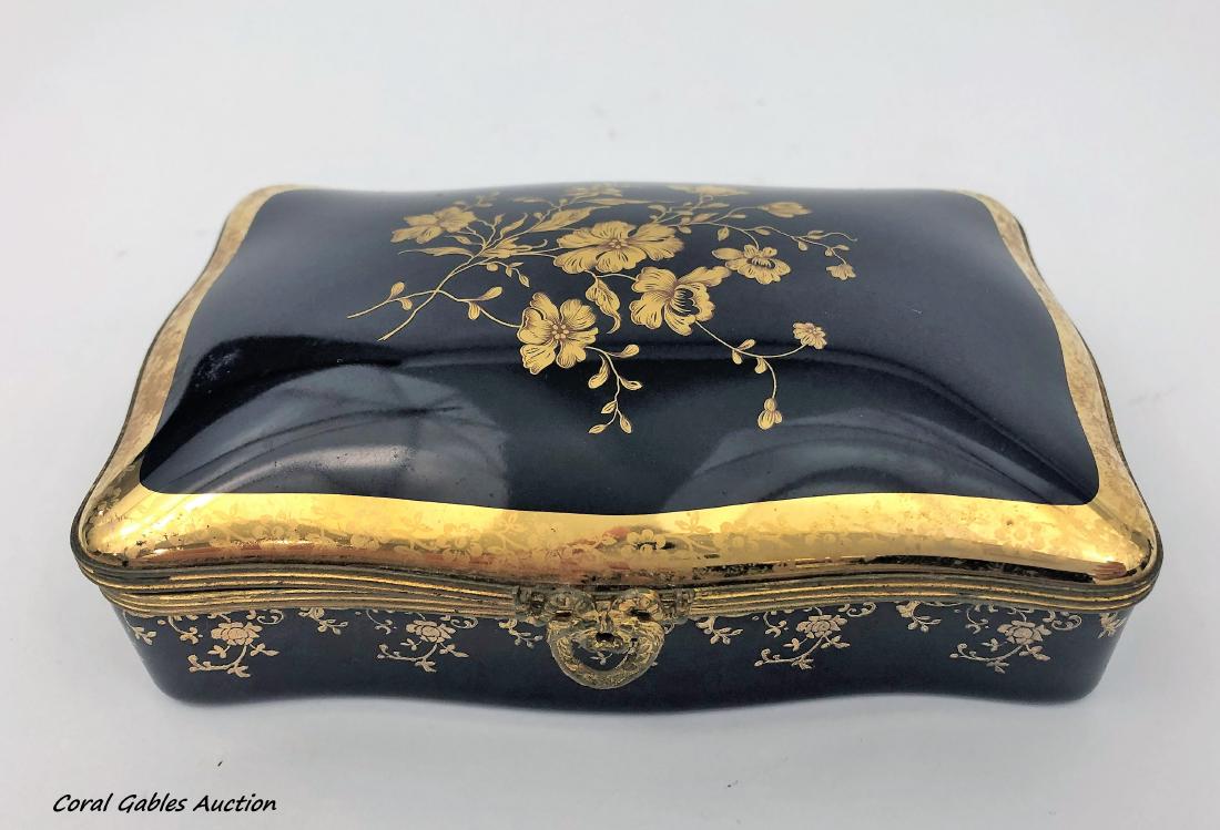 Limoge porcelain box: Limoge porcelain box. Measure 2"in H x 5"in W.