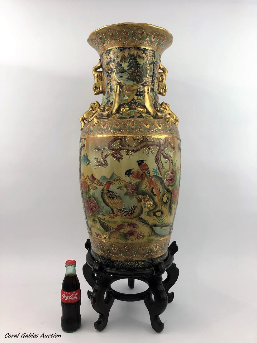 Vintage Large chinese Hand Painted Royal Satsuma Vase: Vintage Large Chinese Hand Painted Royal Satsuma Vase. Royal Satsuma ( many variations) ( generic exporters label on items usually in the Satsuma style) (made in either Japan or China)- ca 1920th C. M