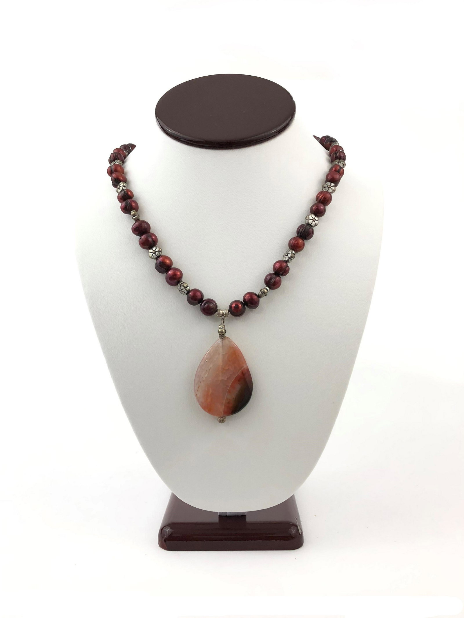 1960's Wine Red Pearl & Carnelian Necklace.: 1960's Wine Red Pearl & Carnelian Necklace. Measure 21 1/2"in W.