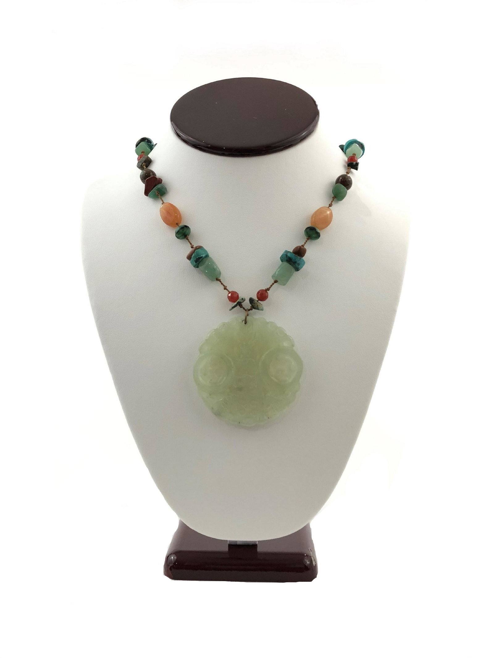 1960's Chinese Jade & Carnelian Necklace.: 1960's Chinese Jade & Carnelian Necklace. Measure 20 1/2"in W.