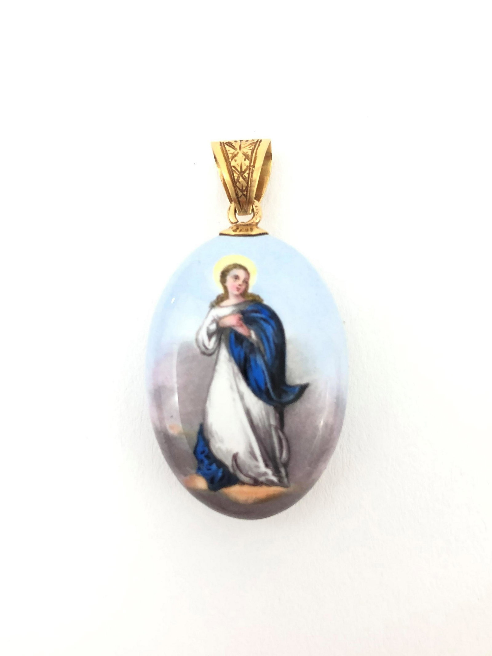 18k gold religious pendant: 18k gold religious pendant. Measure 1 3/4"in H x 1"in W.