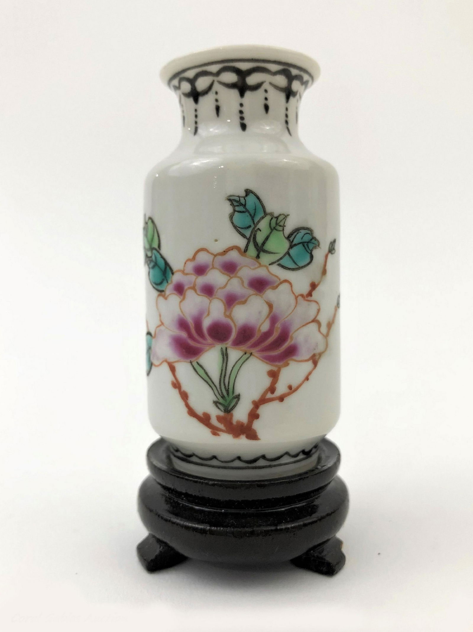 Antique Chinese Porcelain Vase w/ flowers design (1 of 2)