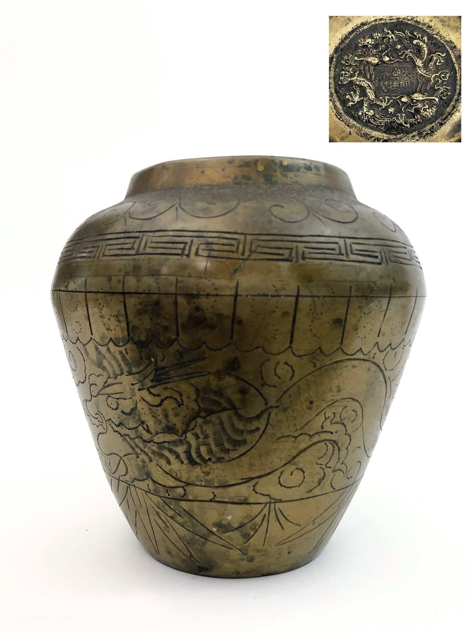 Posibly 18 century Chinese Bronze Vase. Signed (1 of 6)