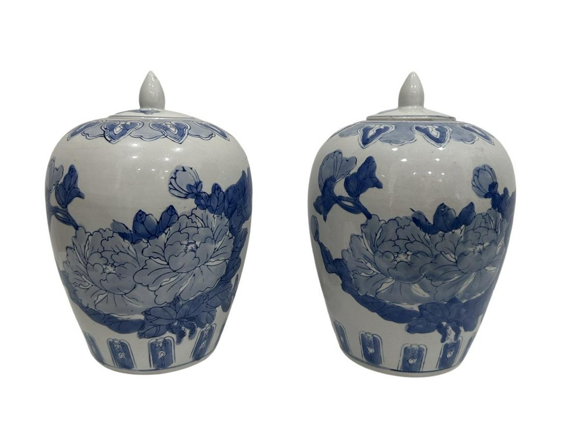 Pair of Blue and White Chinoiserie Porcelain Ginger Jar 20th Century: Pair of Blue and White Chinoiserie Porcelain Ginger Jar 20th Century Measure 11"in H x 7"in Diameter and Bottom Measure 4 3/4"in Diameter