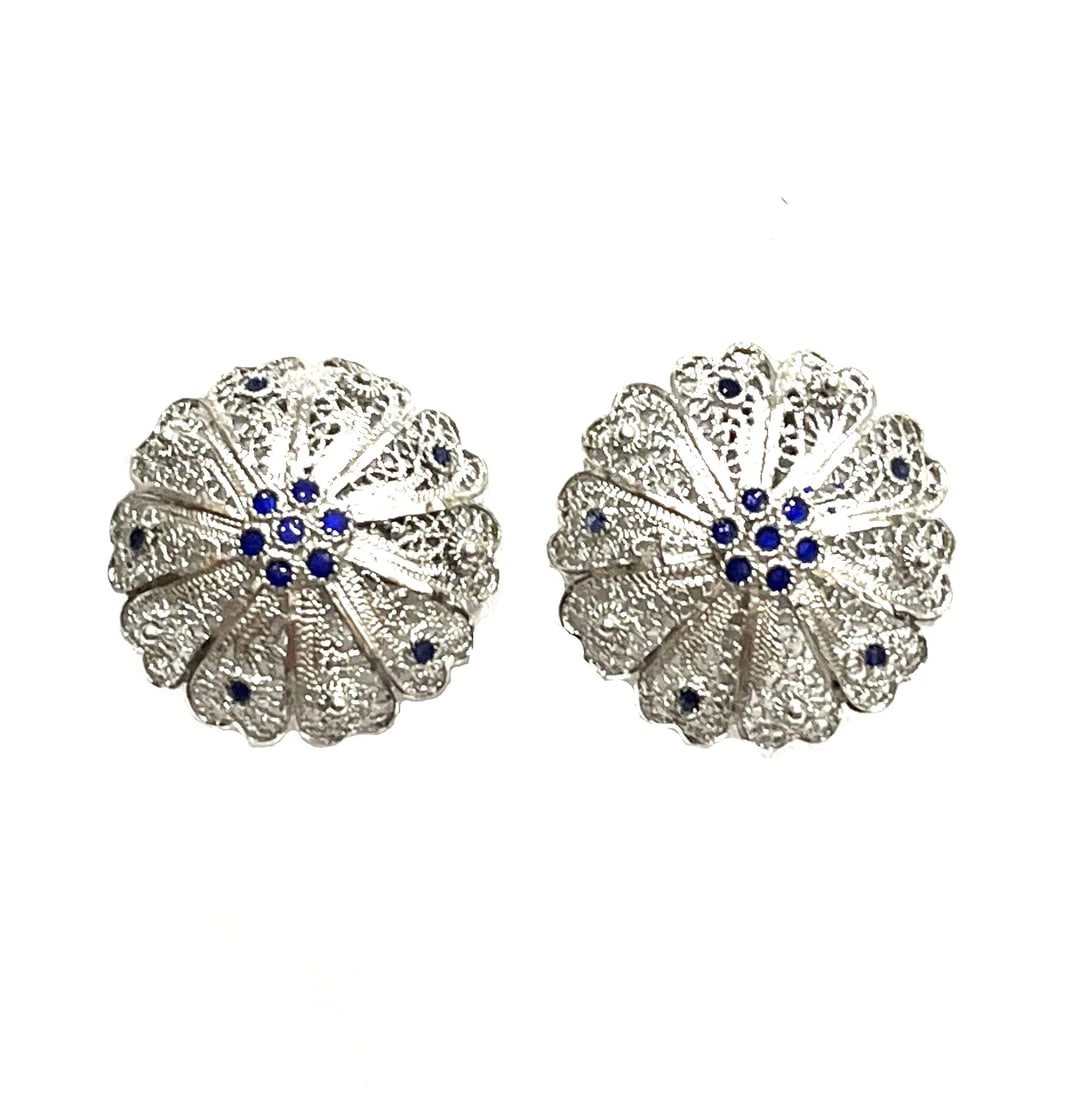 925 Sterling Silver Portugal Filigree Earring: 925 Sterling Silver Portugal Filigree Earring Weight 0.2 oz (6 grams ) Dimension 3/4"in H x 3/4"in W x 1/2"in D