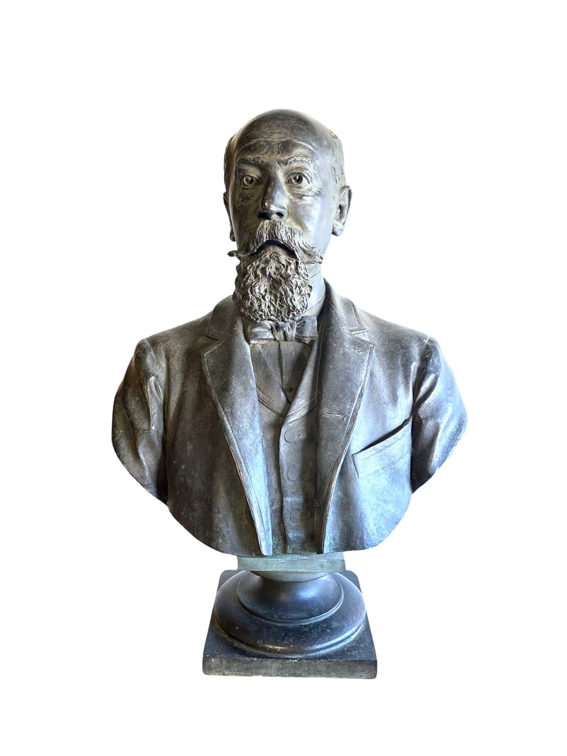 Bianchi Giuseppe (1864 – 1944) Italy: Bianchi Giuseppe (1864 – 1944) Italy Bronze Bust Sculpture Fun. Art. Nac. Bianchi - y - Antonini Measure 27"in H x 19 1/2"in W x 11"in D and 8 1/4"in W x 8 1/4"in D (bottom) Known for: Sculpture