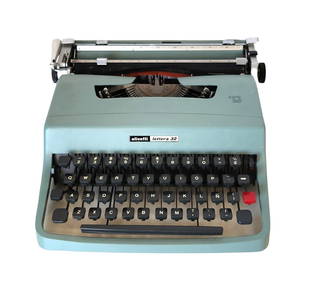 Vintage Olivetti 32 Typewriter Made in Italy (1 of 6)