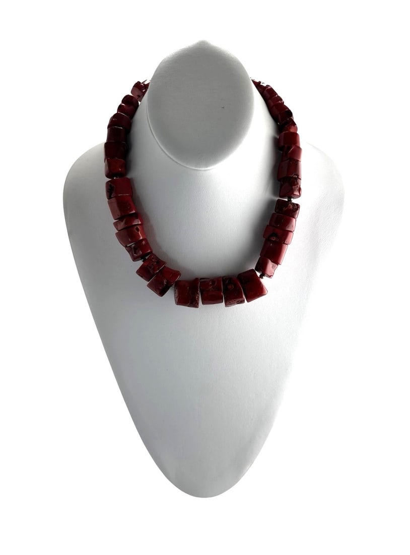 Vintage Red Coral Chunky Necklace Navajo Sundance: Vintage Red Coral Chunky Necklace Navajo Sundance Measure 19"in (opened)