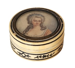 Antique Hand-Painted Miniature Portrait Snuff or Trinket Box in Original Case – Quintana y Ca.