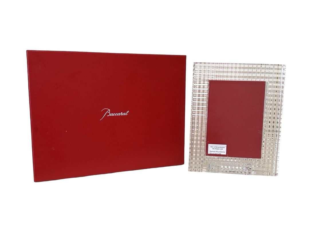 Baccarat Eye Photo Frame: Frame your favourite memories with a true piece of luxury from none other than Baccarat, a Maison with over 250 years of design heritage. Crystal is one material that the label is renowned for and thi