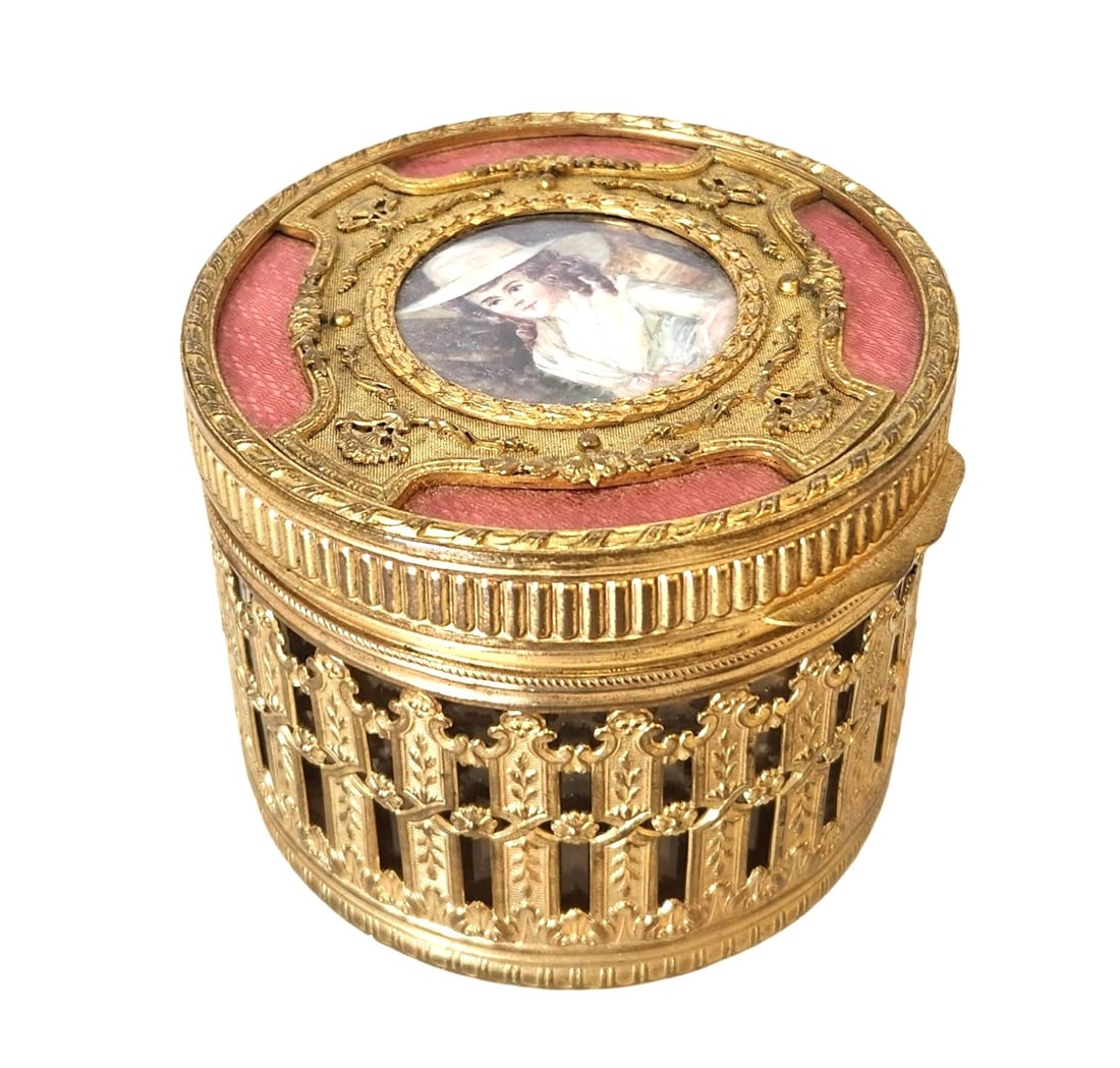 19th Century French Bronze Overlayed Vanity Powder/Jewelry Glass Jar/Box: 19th Century French Bronze Overlayed Vanity Powder/Jewelry Glass Jar/Box Measure 3"in H x 3 3/4"in Diameter