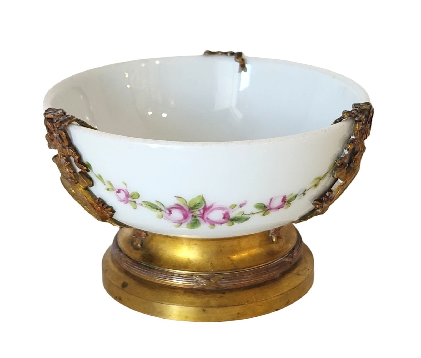 Elegant Porcelain Coupe with Gilt Bronze Mounts – A. Laborde & Co, Buenos Aires: Delicate Porcelain Coupe or Bowl with Gilt Bronze Mounts. The porcelain is white and features a hand-painted floral garland decoration, with pink roses and green leaves arranged in a continuous patter