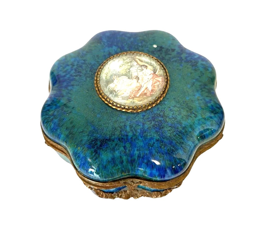Vintage MP French Sevres Porcelain Box: Vintage MP French Sevres Porcelain Box Measure 3 1/4"in H x 6 3/4"in W x 6 3/4"in D