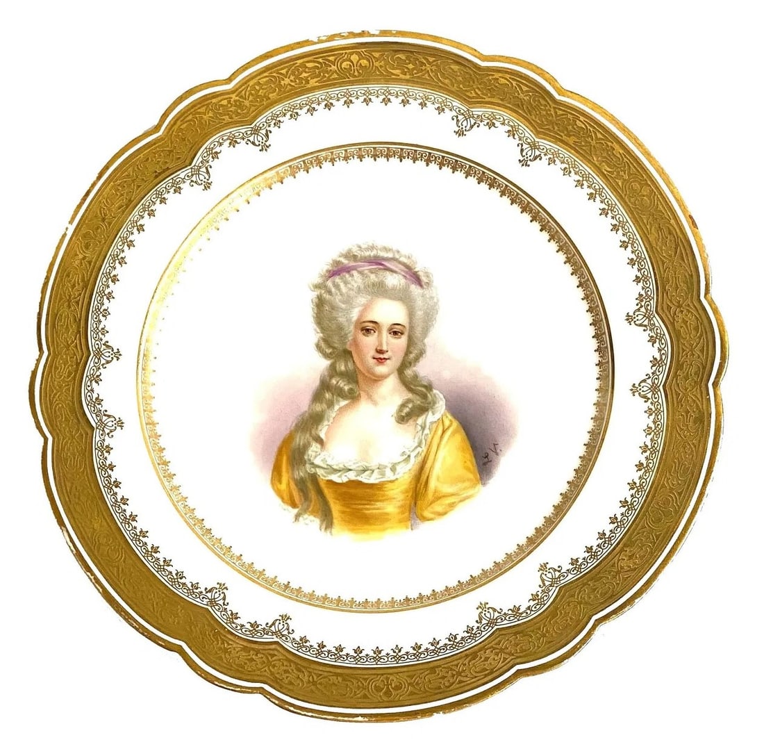 Hand Painted French C.H.Pillivuyt & Co.Paris Plate: Hand Painted French C.H.Pillivuyt & Co.Paris Plate Stamped Measure 9"in diameter