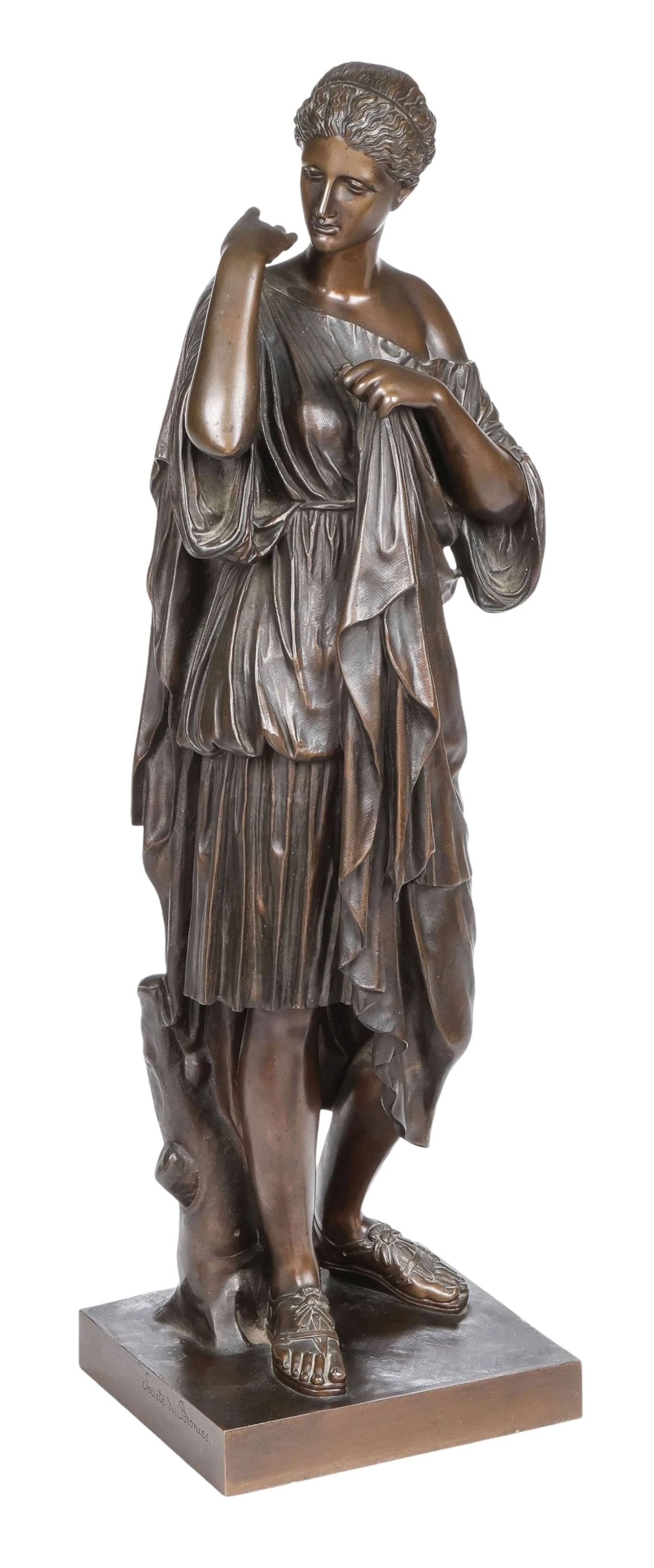 19th Century Bronze Sculpture of the Diana of Gabii (Diane de Gabies) by Societe des Bronzes: A 19th century French cast bronze sculpture depicting the Diana of Gabii (Diane de Gabies), inspired by the antique marble statue of the goddess Artemis discovered in 1792 by Gavin Hamilton on the pro