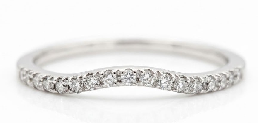 14K White Gold Curved Diamond Wedding Band Ring: Metal: 14K White Gold Size 9 1/4 Weight 1.6g Total Diamond Weight: Approx. 0.25 CTW Diamond Shape: Round Brilliant Cut Setting Style: Prong Set Design: Curved / Contour Wedding Band