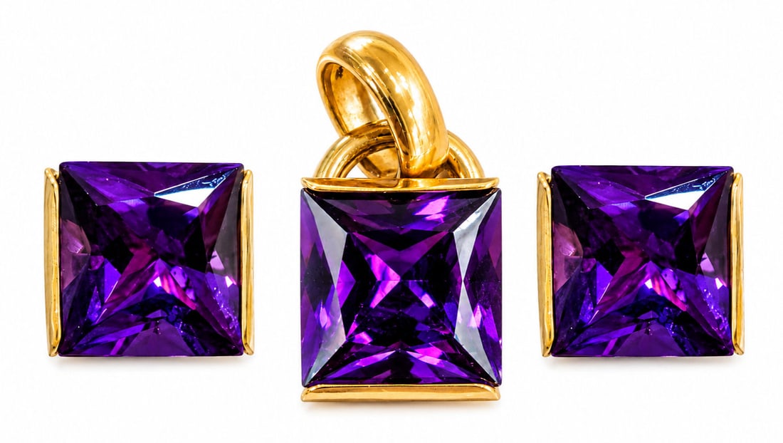 Loto Italian 18K Yellow Gold Princess-Cut Amethyst Pendant & Earrings Set: An exquisite Italian-made 18K yellow gold suite featuring a matching pendant and pair of stud earrings set with vibrant, princess-cut deep purple amethysts. Pendant: Holds a large, princess-cut amethy