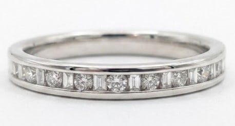 14K White Gold Diamond Wedding Band Ring Mixed-Cut Diamonds: Metal: 14K White Gold Size 5 1/2 Weight 1.9g Total Diamond Weight: Approx. 0.25 CTW Diamond Shapes: Round Brilliant Cut & Baguette Cut Setting Style: Channel Set Band Style: Diamond Wedding Band