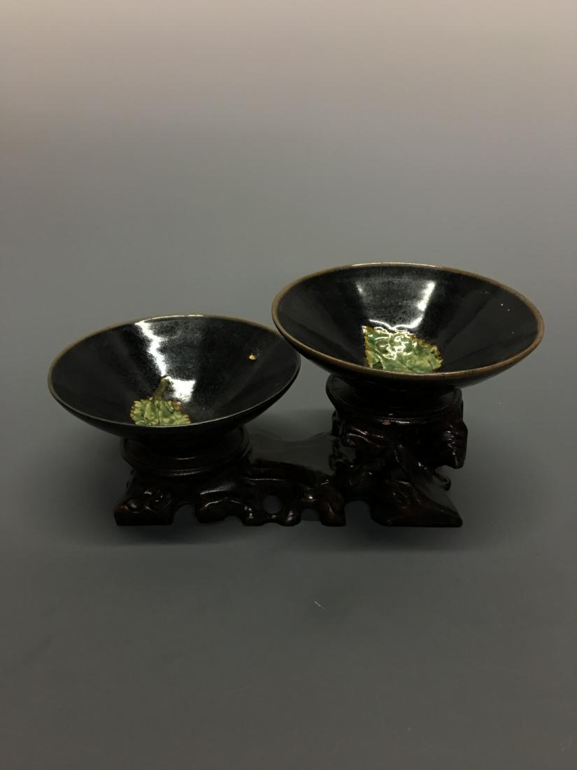 Chinese Jizhou Ware Pair 'Leaf' Bowls (1 of 5)