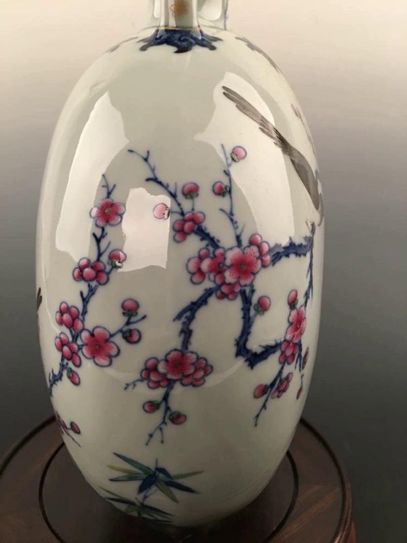 Chinese Famille Rose Moon Flask: Chinese Famille Rose Moon Flask With Qian Long Mark 12-1/2" H x 9'' W, 6.2 Lbs Shipping: We are able to pack and ship this item to an address in the United States for $30.00 via UPS Ground or USPS Pri