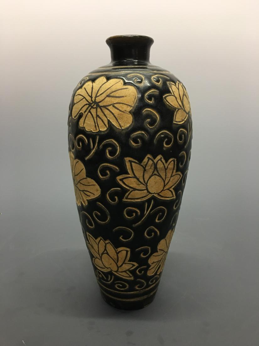 Chinese Cizhou Ware 'Lotus' Vase (1 of 5)