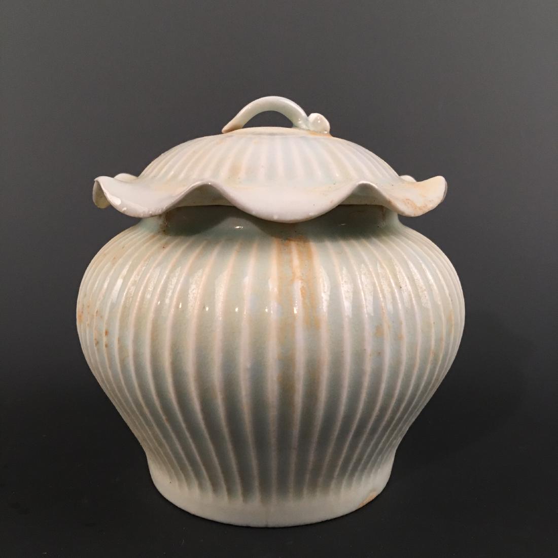 Chinese Celdon Glazed Jar and a Cover (1 of 5)