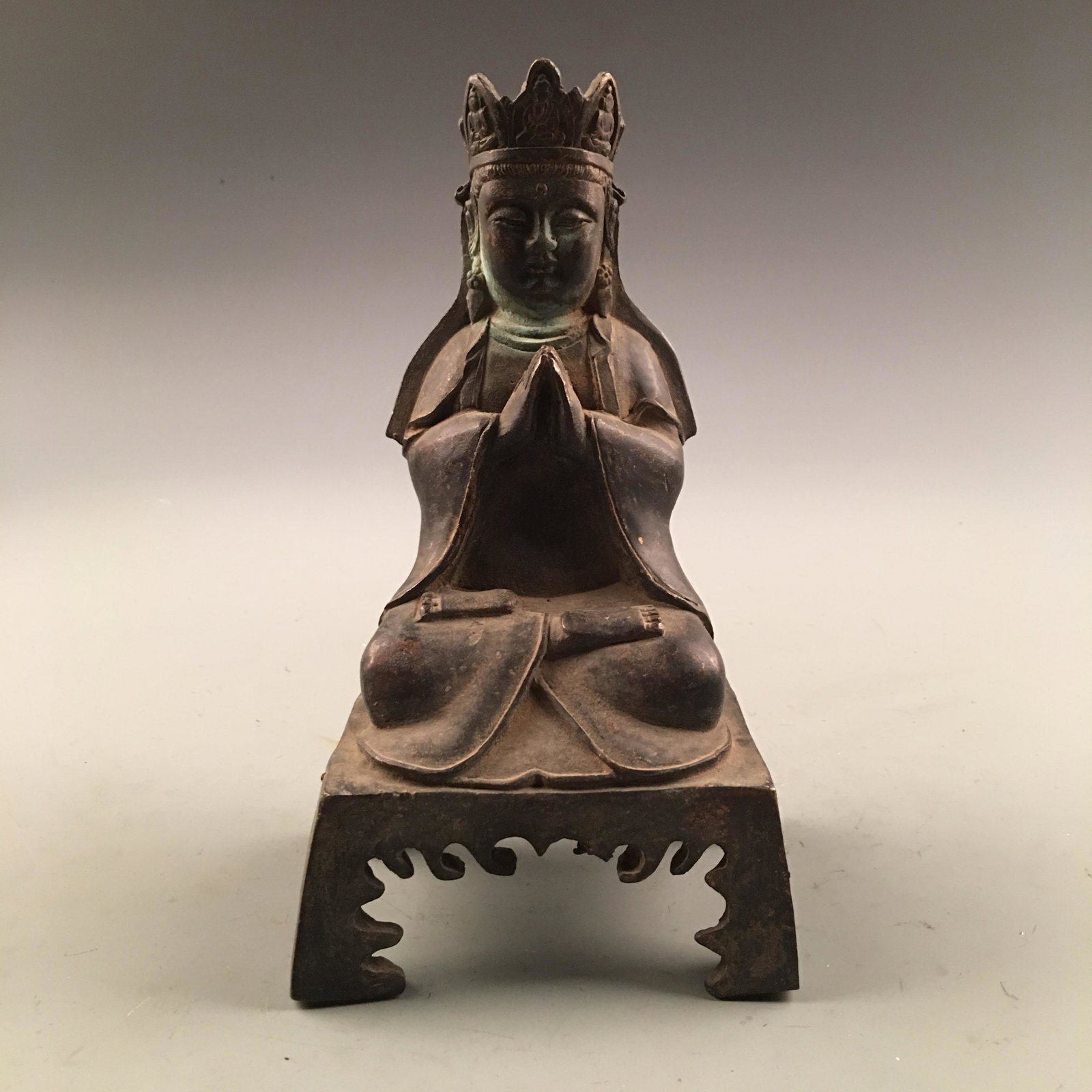 Chinese Bronze Buddha Statue: Chinese Bronze Buddha Statue 8'' H, 4-1/4'' W; 1.8 lb Shipping: We are able to pack and ship this item to an address in the United States for $35.00 via UPS Ground or USPS Priority Mail. Tracking info