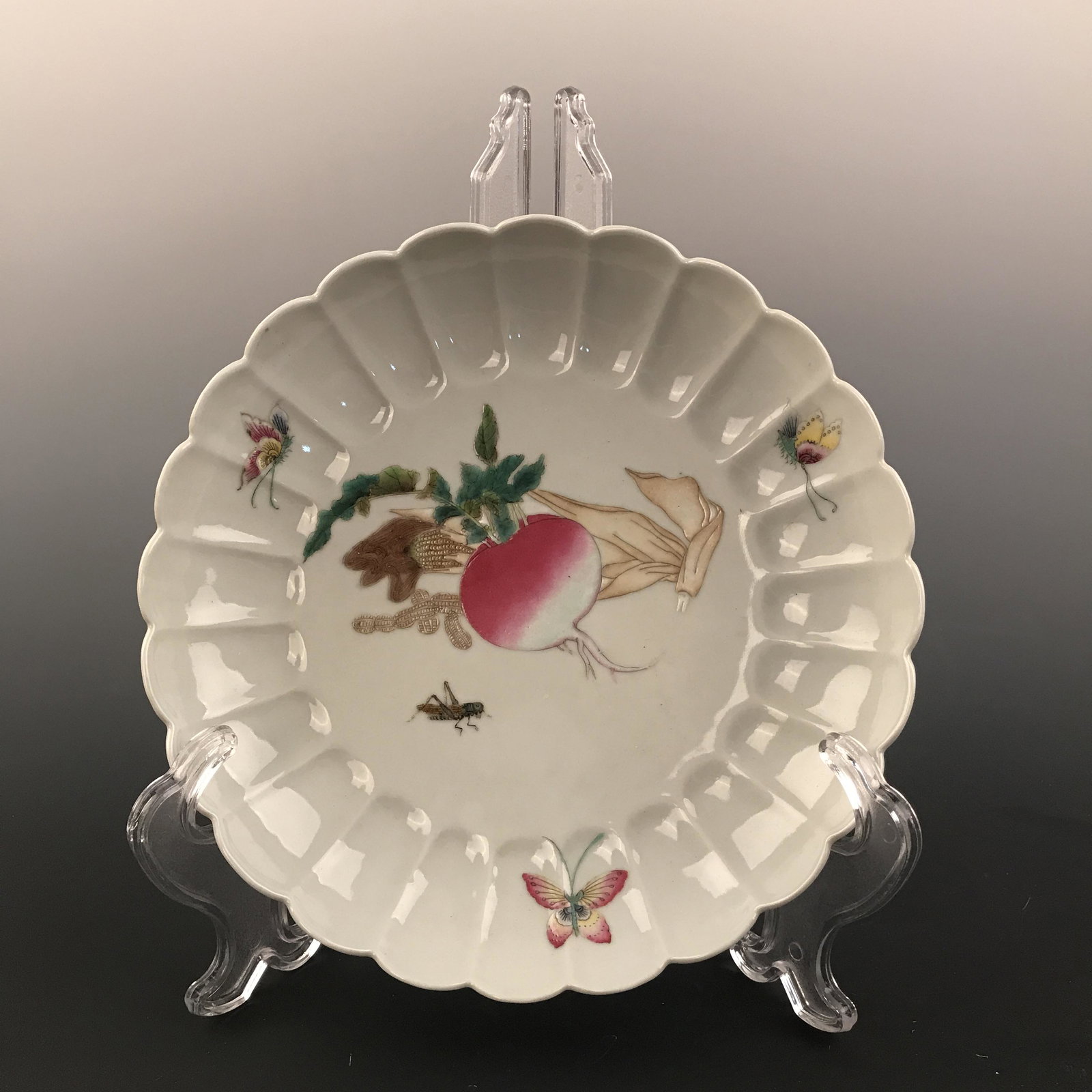 Chinese Famille Rose Plate, Yongzheng Mark: Chinese Famille Rose Plate, Yongzheng Mark 1-1/2'' H, 8-1/4'' W; 1 lbShipping: We are able to pack and ship this item to an address in the United States for $30.05 via UPS Ground or USPS Priority Mail