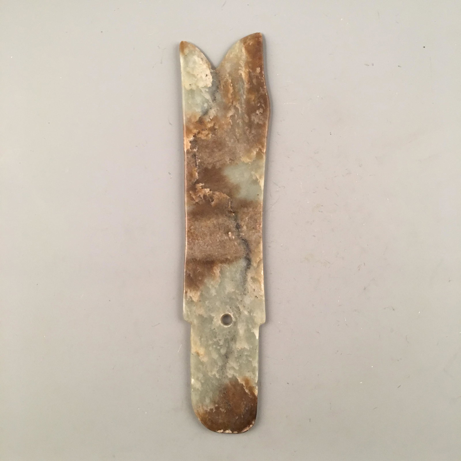 Chinese Archaic Jade 'Ya Zhang': Chinese Archaic Jade 'Ya Zhang' 3-1/8'' W, 14'' L; 486 g Shipping: We are able to pack and ship this item to an address in the United States for $30.00 via UPS Ground or USPS Priority Mail. Tracking i