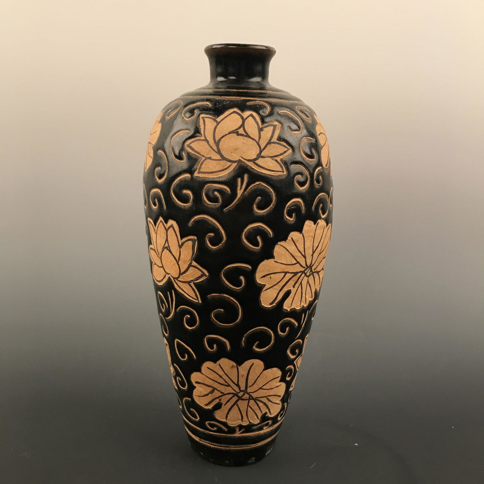 Chinese Jizhou Kiln 'Lotus' Vase (1 of 5)