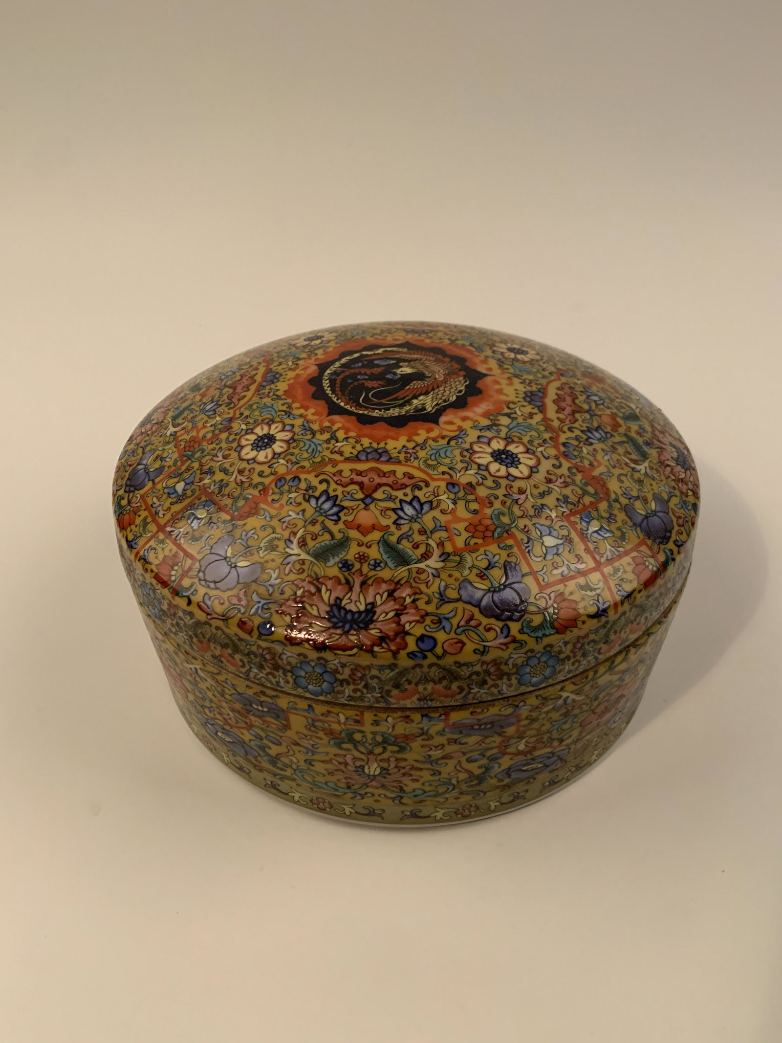 Chinese Famille Rose Porcelain Box: Chinese Famille Rose Porcelain Box 5-3/4'' H, 9-3/4'' W;9.4 lb Shipping: We are able to pack and ship this item to an address in the United States for $40 via UPS Ground or USPS Priority Mail. Trackin