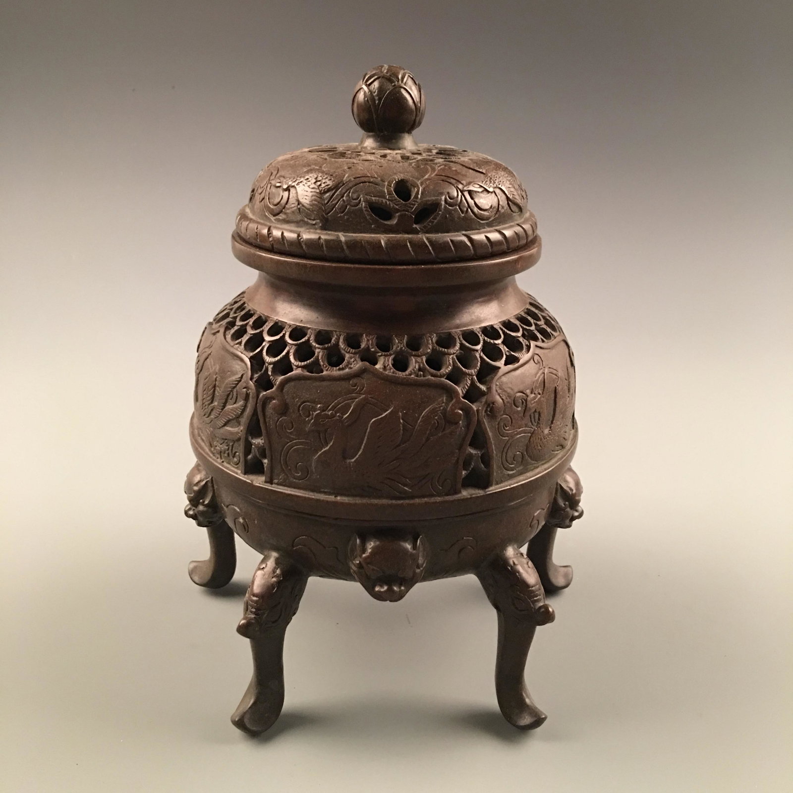 Chinese Bronze Incense Burner With Wan Li Mark: Chinese Bronze Incense Burner With Wan Li Mark 8-5/8'' H, 6'' W; 8.2 lb Shipping: We are able to pack and ship this item to an address in the United States for $35.00 via UPS Ground or USPS Priority M